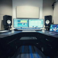 studio monitors and Hi-Fi speakers